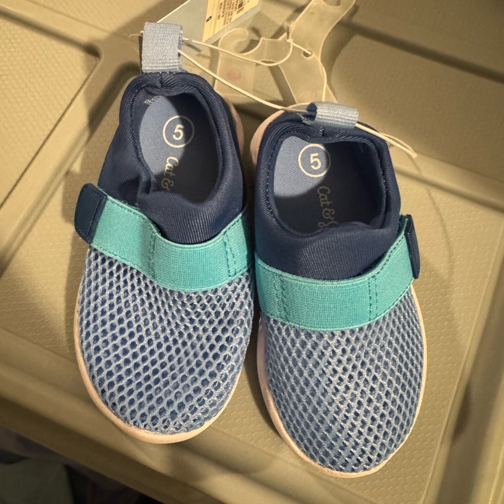 Cat & Jack water shoes. NWT